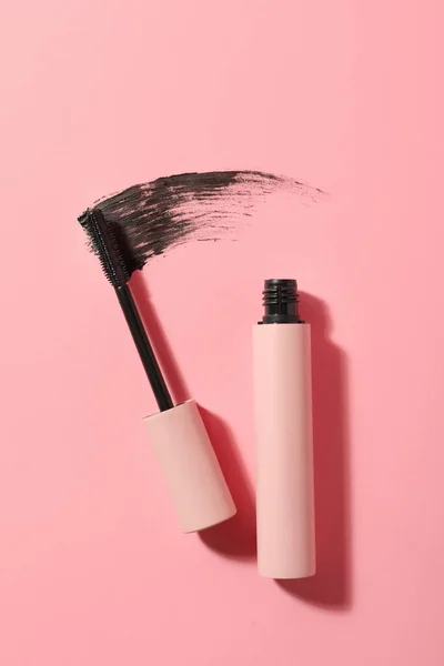 Tusz Rzęs Rozmaz Różowym Tle Płaskie Układanie Produkt Makijażu — Zdjęcie stockowe