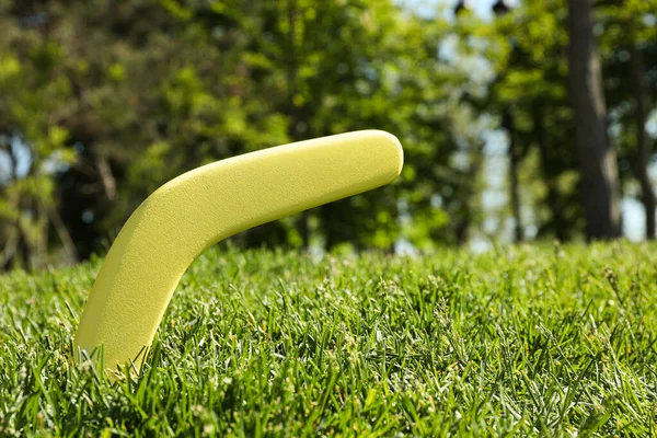Yellow Wooden Boomerang Green Grass Outdoors Space Text — Stock Photo, Image