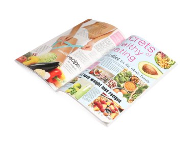 Modern baskılı sağlıklı gıda dergisi beyaza izole edilmiş.