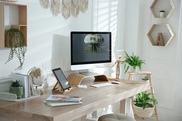 Intérieur Élégant Bureau Domicile Avec Lieu Travail Confortable — Photo