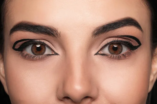 Όμορφη Γυναίκα Μαύρο Eyeliner Κοντινή Θέα — Φωτογραφία Αρχείου