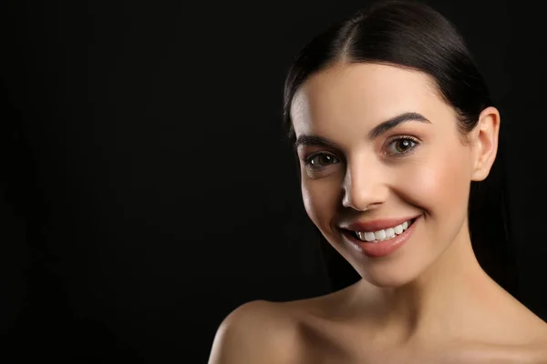 Portrait Happy Young Woman Beautiful Black Hair Charming Smile Dark — Stock Photo, Image