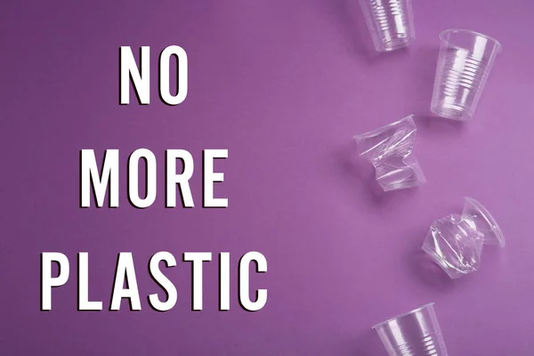 Teks Plastic Lebih Dan Cangkir Sekali Pakai Berbeda Pada Latar — Stok Foto