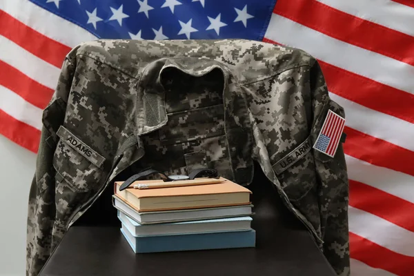 Books Watch Soldier Uniform Chair Flag United States Military Education — Stock Photo, Image