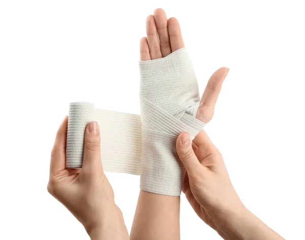 Kvinna Applicera Bandage Patientens Hand Vit Bakgrund Närbild — Stockfoto
