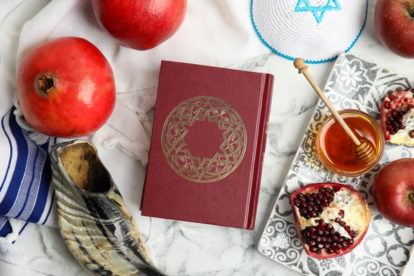 Tallit Shofar Kippah Boek Torah Met Tekst Het Hebreeuws Witte — Stockfoto