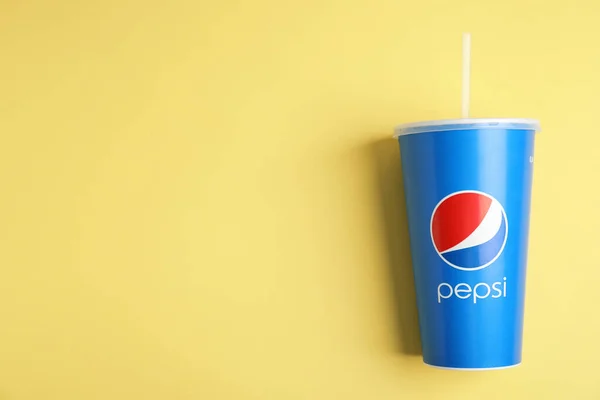 Mykolaiv Ukraine June 2021 Paper Pepsi Cup Yellow Background Top — 스톡 사진