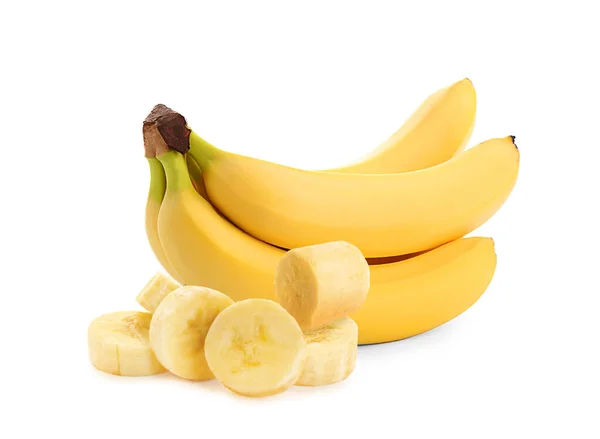 美味的成熟香蕉和白色背景的碎片 — 图库照片
