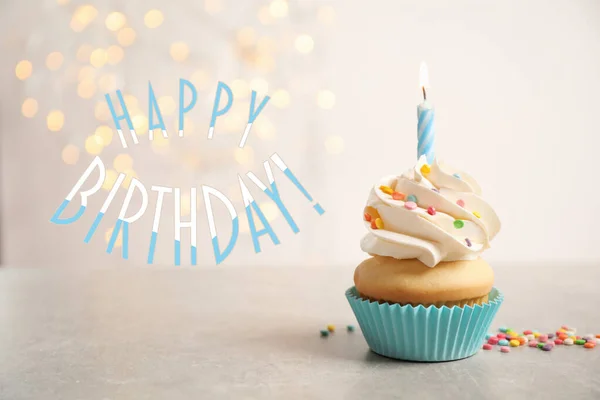 Gelukkige Verjaardag Heerlijke Cupcake Met Kaars Lichte Achtergrond — Stockfoto