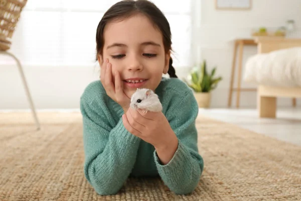 Little Girl Cute Hamster Home — Stock Photo, Image