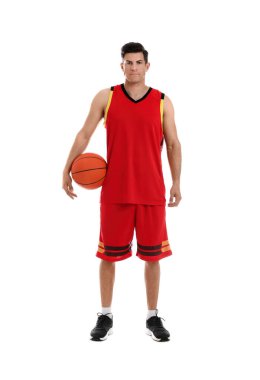 Beyaz arka planda topu olan basketbolcu