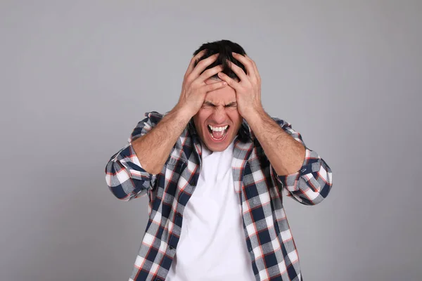 Retrato Del Hombre Emocional Sobre Fondo Gris Claro Concepto Personalidad — Foto de Stock