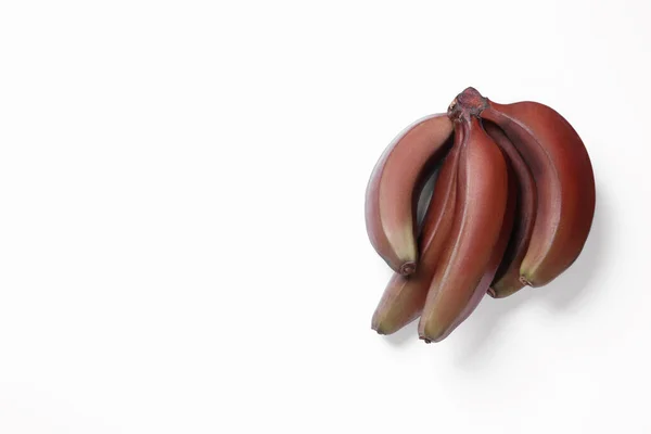 Smaczne Czerwone Banany Dla Dzieci Białym Tle Widok Góry — Zdjęcie stockowe