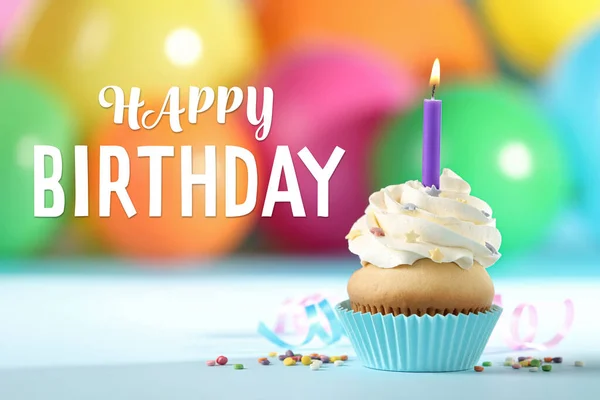 Gelukkige Verjaardag Heerlijke Cupcake Met Brandende Kaars Wazige Achtergrond — Stockfoto