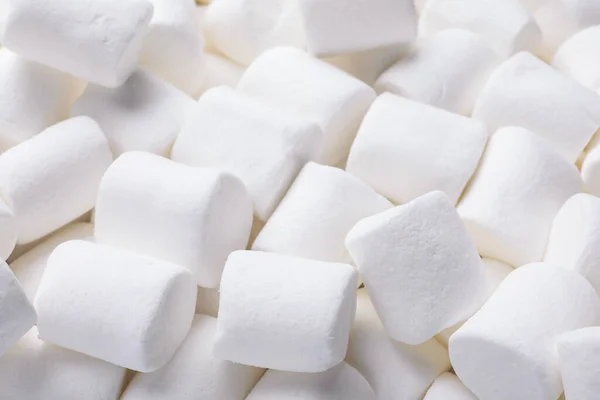 Delicioso Marshmallows Inchado Branco Como Fundo Close — Fotografia de Stock