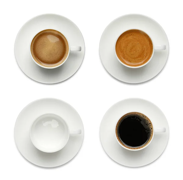 Set Met Kopjes Hete Aromatische Koffie Witte Achtergrond Bovenaanzicht — Stockfoto