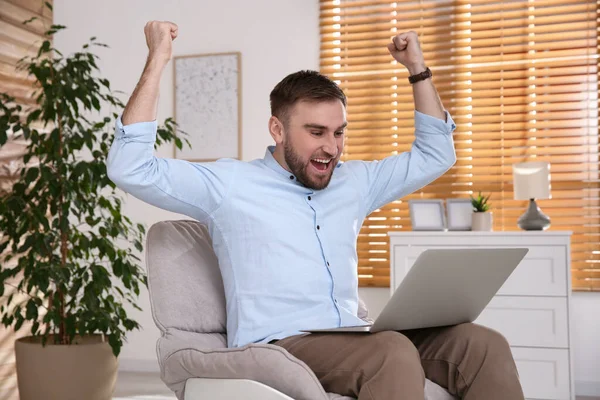 Emotional Man Participating Online Auction Using Laptop Home — Stock Photo, Image