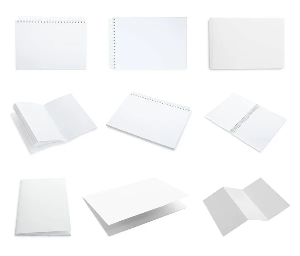 Beyaz Arkaplan Üzerine Boş Kağıt Broşürlerle Ayarlayın Tasarım Için Model — Stok fotoğraf