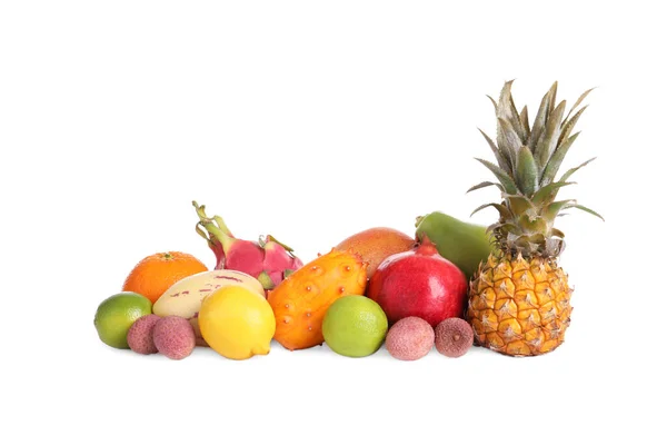 Pilha Frutas Exóticas Diferentes Fundo Branco — Fotografia de Stock