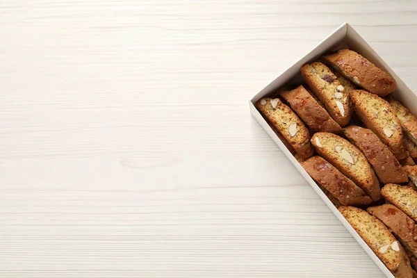 Galletas Almendras Italianas Tradicionales Cantucci Sobre Mesa Madera Blanca Vista —  Fotos de Stock