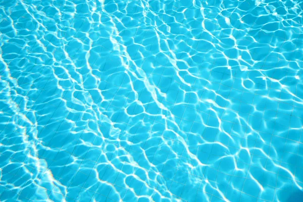 Čistá Voda Venkovním Bazénu Slunečného Dne — Stock fotografie