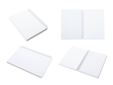 Beyaz arkaplan üzerine boş kağıt broşürlerle ayarlayın. Tasarım için model