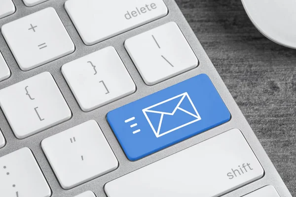 Clavier Ordinateur Moderne Avec Panneau Enveloppe Sur Bouton Vue Rapprochée — Photo