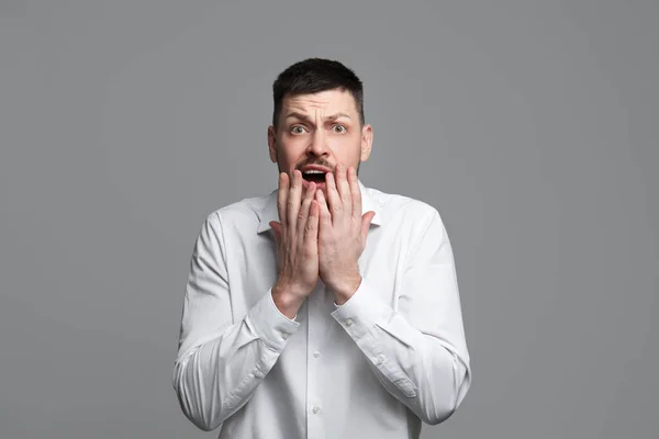 Portrait Man Feeling Fear Grey Background — Stock Photo, Image