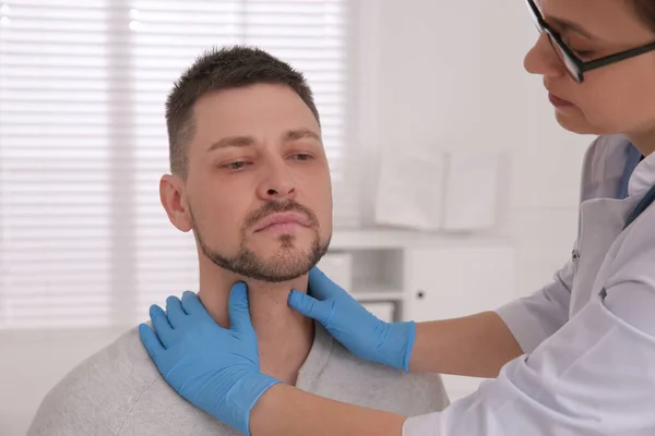 Doctor Examining Thyroid Gland Patient Hospital — Stock Photo, Image