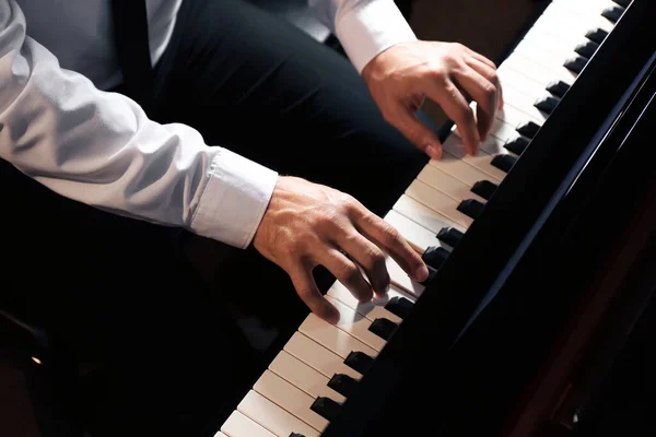 Man Som Spelar Piano Talangfull Musiker — Stockfoto