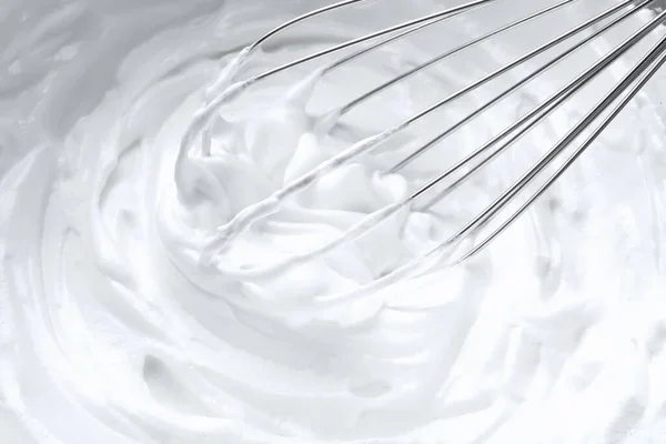 Balon Çırpmalı Beyaz Krema Yakın Çekim Manzaralı — Stok fotoğraf