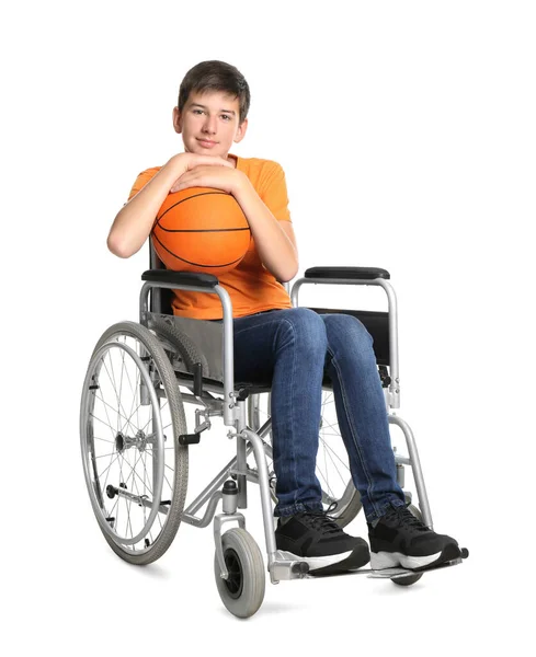 Deficiente Adolescente Cadeira Rodas Com Bola Basquete Fundo Branco — Fotografia de Stock