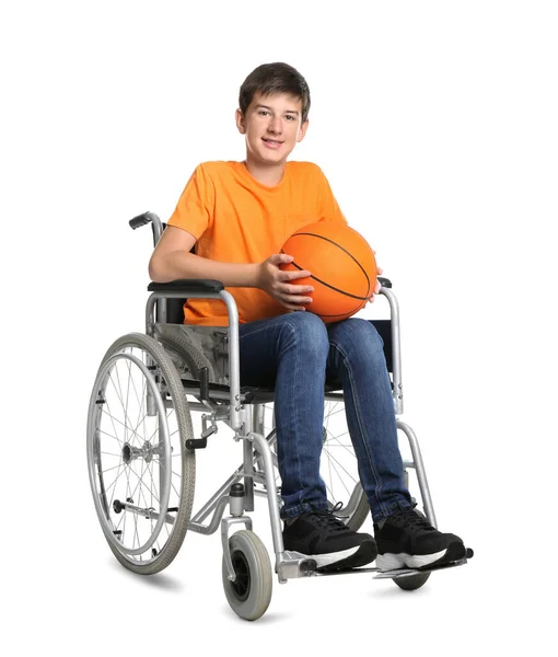 Deficiente Adolescente Cadeira Rodas Com Bola Basquete Fundo Branco — Fotografia de Stock