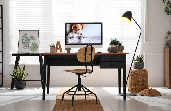 Elegante Home Office Interno Con Comodo Posto Lavoro — Foto Stock