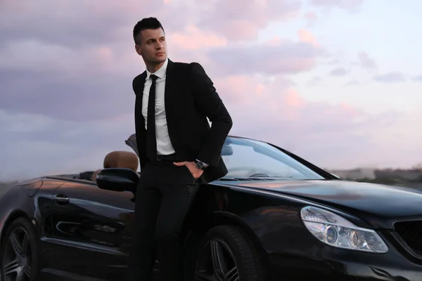 Hombre Negocios Guapo Cerca Coche Convertible Lujo Aire Libre — Foto de Stock