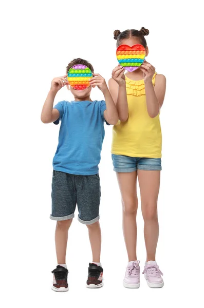 Niños Con Juguetes Pop Fidget Sobre Fondo Blanco — Foto de Stock