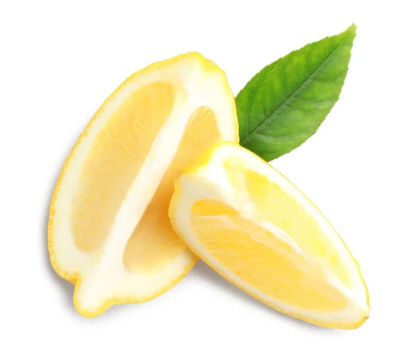 Шматочки Стиглого Лимона Зеленим Листом Ізольовані Білому Вид Зверху — стокове фото