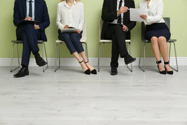 Personas Esperando Entrevista Trabajo Interiores Primer Plano —  Fotos de Stock