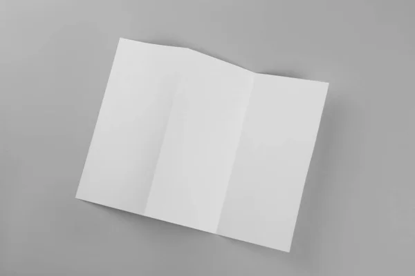 Üres Papír Brosúra Világosszürke Háttérrel Felülnézetből Mockup Tervezéshez — Stock Fotó