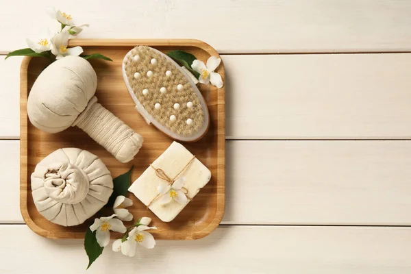 Bellissimi Fiori Gelsomino Borse Base Erbe Pennello Sapone Tavolo Legno — Foto Stock