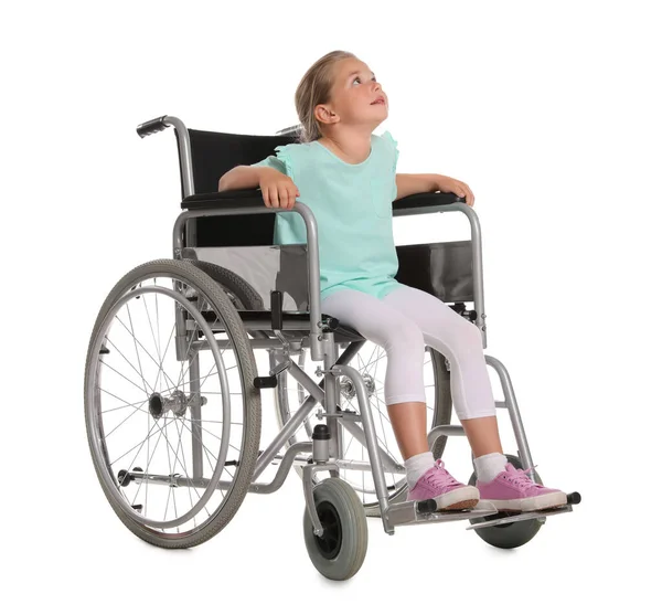 Маленькая Девочка Инвалидной Коляске Белом Фоне — стоковое фото