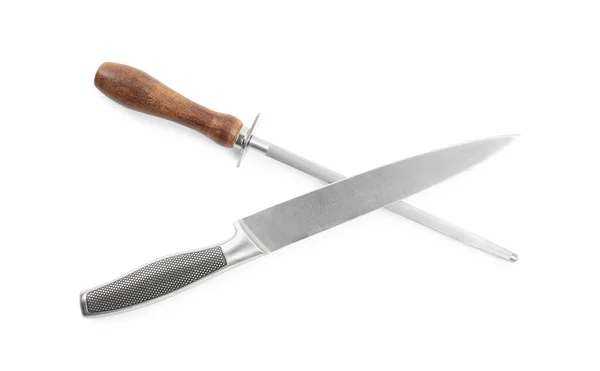 Stahl Und Messer Auf Weißem Hintergrund Schärfen Draufsicht — Stockfoto