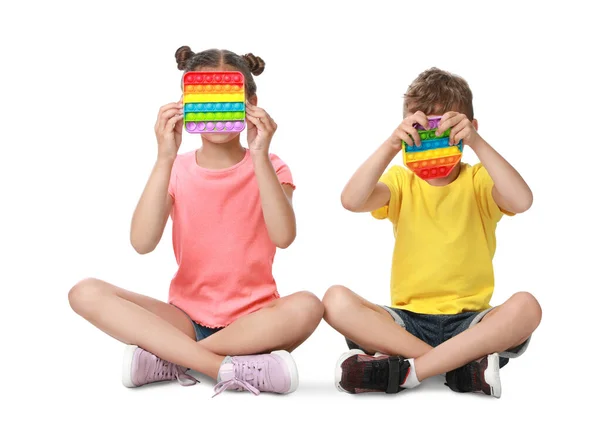 Kinderen Met Pop Fidget Speelgoed Witte Achtergrond — Stockfoto