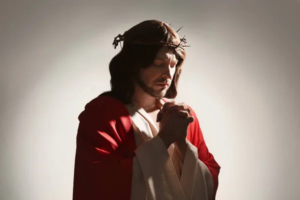 Jesus Christus Mit Dornenkrone Gebet Auf Weißem Hintergrund — Stockfoto