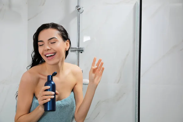 Young Woman Bottle Gel Singing While Taking Shower Space Text — Stock Photo, Image
