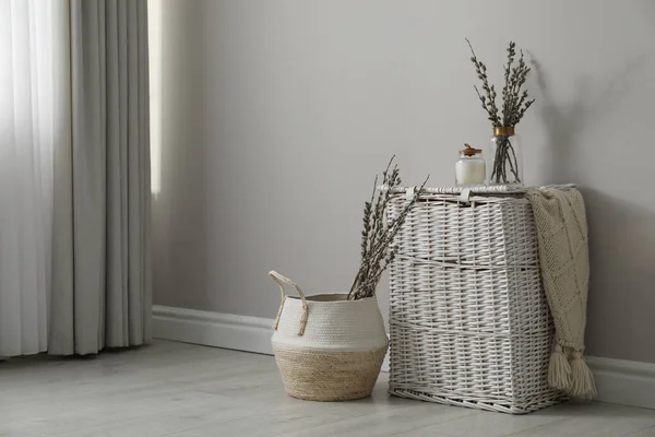 Fresh Pussy Willow Branches Wicker Baskets Indoors — Stock fotografie