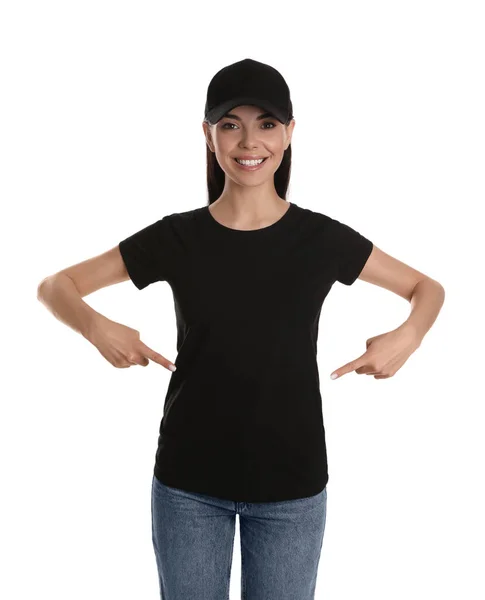 Νεαρή Ευτυχισμένη Γυναίκα Μαύρο Καπέλο Και Μπλουζάκι Λευκό Φόντο Mockup — Φωτογραφία Αρχείου