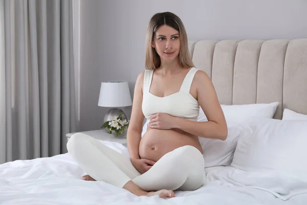 Beautiful Pregnant Woman Sitting Bed Home — Stock Photo, Image