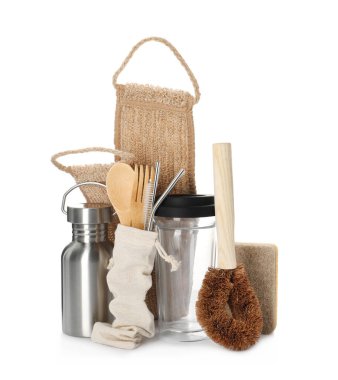 Beyaz arka planda farklı çevre dostu ürünler. Bilinçli tüketim