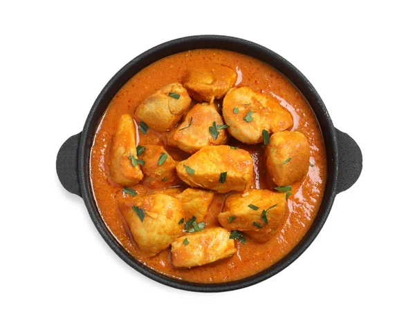 Finom Csirke Curry Serpenyőben Fehér Háttér Felülnézet — Stock Fotó